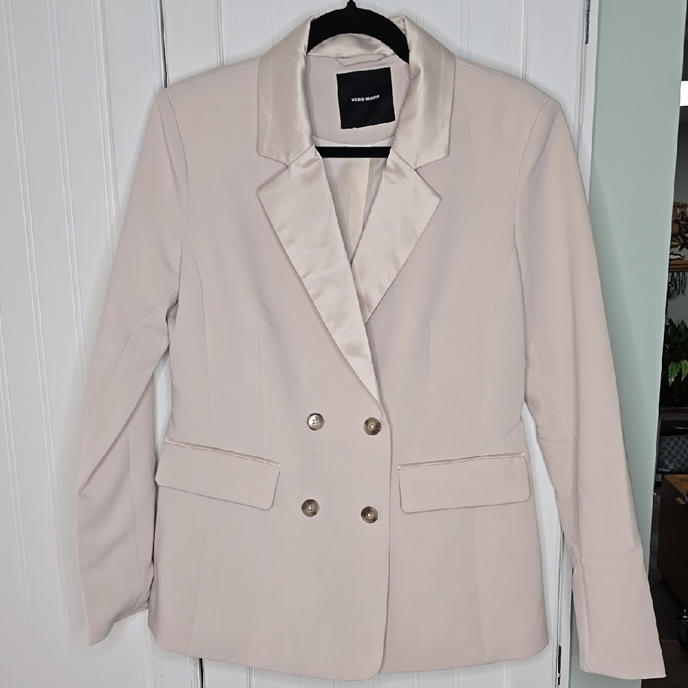 Vero Moda Cream Double-Breasted Blazer Tailored Fit Satin Collar NWOT